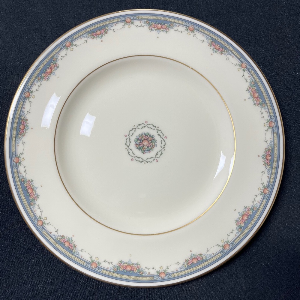 🌸 Royal Doulton Albany Fine Bone China – 1986 (Brand New, Never Used) 🌸
